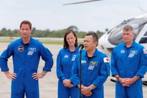 SpaceX ще отведе утре четирима астронавти до Международната космическа станция