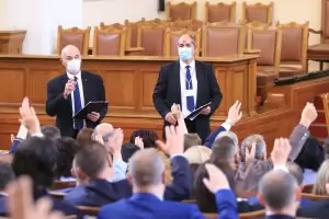 Министрите на ГЕРБ в оставка бяха депутати едва няколко часа