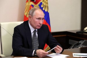 Руският президент Владимир Путин подписа закон който му дава право