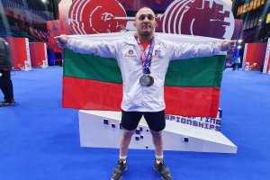 Българският мъжки отбор продължава победния си ход на европейското първенство