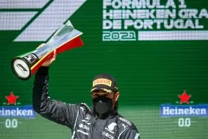Хамилтън спечели победа №96 и увеличи аванса си в F1