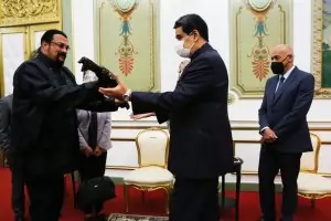 Стивън Сегал ще снима филм с венецуелския президент Мадуро