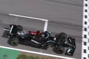 Хамилтън спечели битката на стратегиите за Гран при на Испания