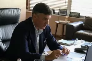 Невписаният президент Михайлов се активизира в БФС