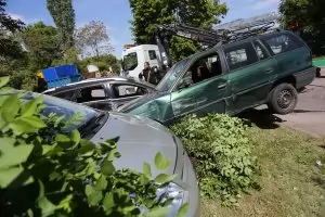 Автобус удари 7 коли в София