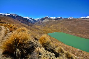 С площ от 1 098 581 км² многонационалната държава Боливия е пета