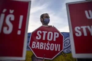 Кабинетът на Андрей Бабиш оцеля след трети вот на недоверие