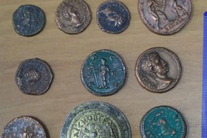 Монетите разпространени от прокуратурата като веществени доказателства иззети от кабинета