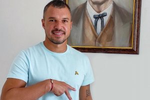 Нападателят ветеран Валери Божинов подписа нов договор с Левски който ще