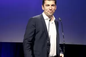 Кирил Петков трябва да докаже, че не е нов Остап Бендер