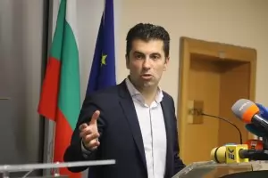 FT: Кирил Петков прави обратен завой за Северна Македония в ЕС