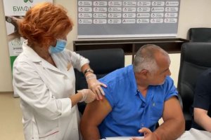 Бившият премиер Бойко Борисов предприе агитационна кампания за ваксиниране срещу