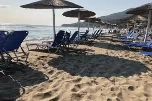 Плаж предлага 200 лв. цена за чадър и шезлонг това лято