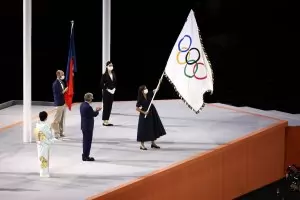 Токио предаде олимпийската щафета на Париж (ГАЛЕРИЯ)