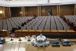 Депутатите няма да си намаляват заплатите