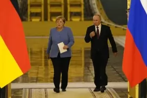 Меркел призова Путин да се намеси в кризата на границата с Беларус
