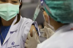 Пандемията ще спре само при пълна ваксинация