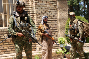 Талибаните подновиха нападенията над три големи града в Афганистан и
