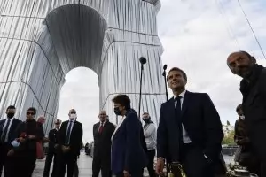 Президентът на Франция отдаде почит на Кристо