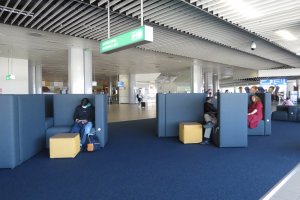 Нови мебели са поставени в залите за заминаващи на Терминал