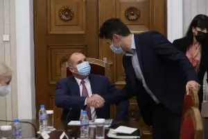 Облаците се сгъстяват над тандема Радев – Петков