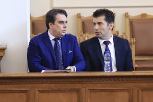Служебният финансов министър Асен Василев прославян заради солидната му според