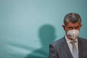 Синът на чешкия премиер ще съди баща си