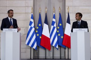 Френският президент Еманюел Макрон и гръцкият премиер Кириакос Мицотакис подписаха в