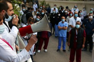 10 000 здравни работници в Гърция са отстранени от работа