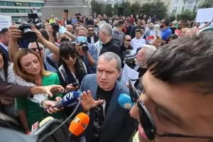 Протестиращи ресторантьори изгониха Тошко Йорданов и Мая Манолова