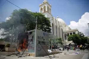 Продължават протестите в Салвадор заради биткойн