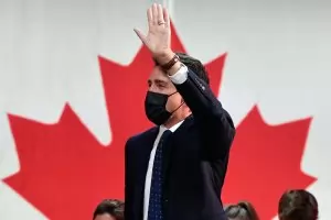 Трюдо печели трети мандат на предсрочните избори в Канада