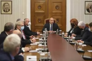 Правителството не отстъпва от новите ковид мерки