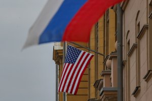 Американското посолство в Москва може да спре да изпълнява повечето