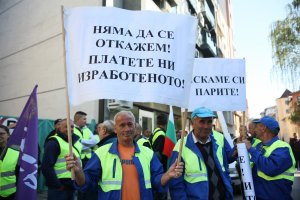 До края на седмицата работниците от двете пътностроителни фирми  Автомагистрали Черно море и
