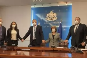 Кацаров: Това е бедствие, носете ги тези проклети маски