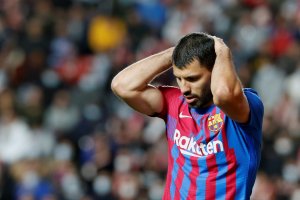 Нападателят на Барселона Серхио Агуеро няма да може да играе