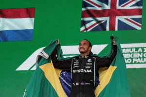 Седемкратният световен шампион във Формула 1 Люис Хамилтън извоюва героична