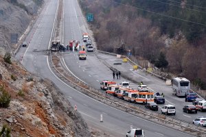 Започна извозването към Скопие на ранените по време на автобусната