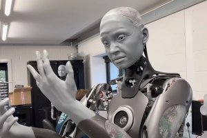 Робот който се рекламира като най напредналия хуманоиден робот в света