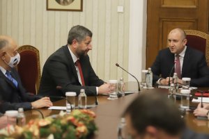 Демократична България  ще постави пред коалиционните партньори въпроса за смяната на