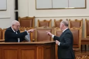 Изслушването на Минеков се обърна на скандал за милиционери и Дарвин