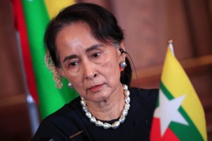 Сваленият с военен преврат лидер на Мианмар Аун Сан Су