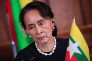Военната хунта в Мианмар вкара в затвора бившия лидер на страната
