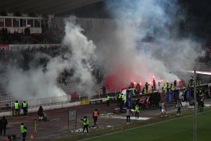 Горещата поддръжка на феновете на ЦСКА София по време на струва