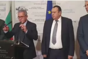 Пеевски внася законопроект срещу "златните паспорти"