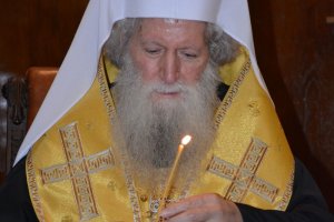 Патриарх Неофит отслужва празнично богослужение в катедралата Св Александър Невски Премиерът