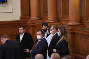 Лидерът на БСП в оставка Корнелия Нинова за пръв път