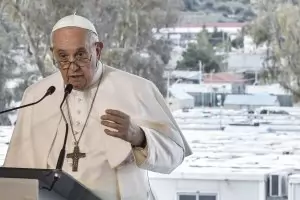 Папата в бежански лагер на Лесбос: Искам да ви погледна в очите!