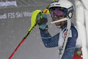 Най добрият ни скиор в алпийските дисциплини Алберт Попов започна